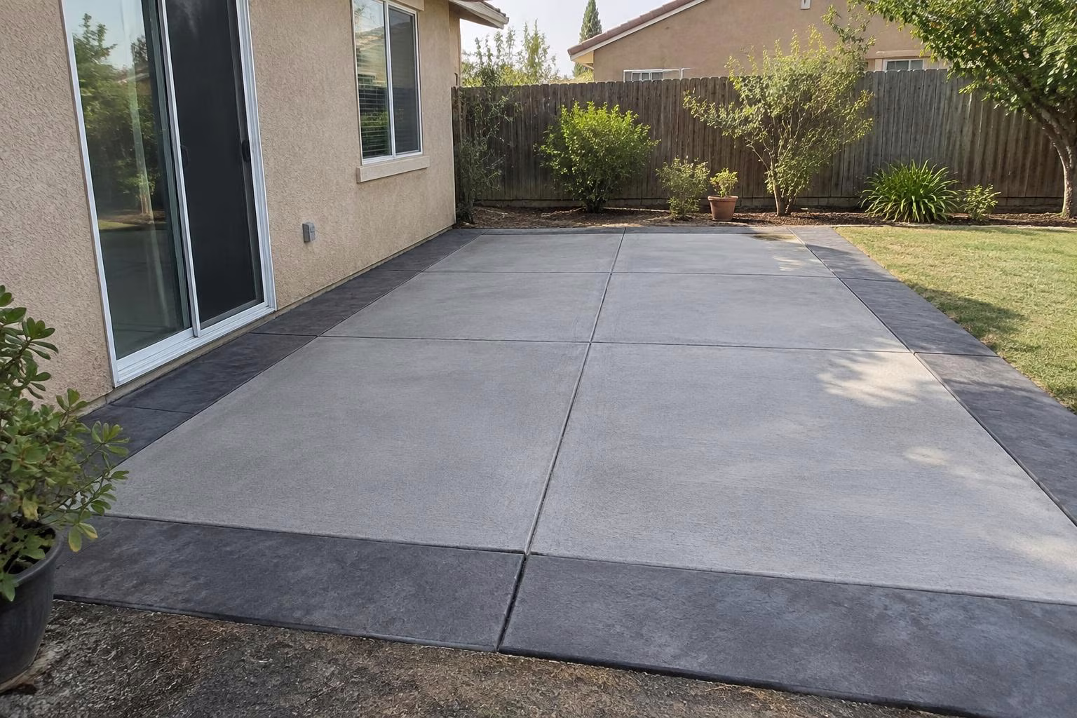 Decorative concrete border